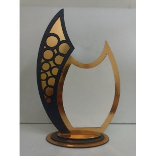 درع خشب ذهبي 